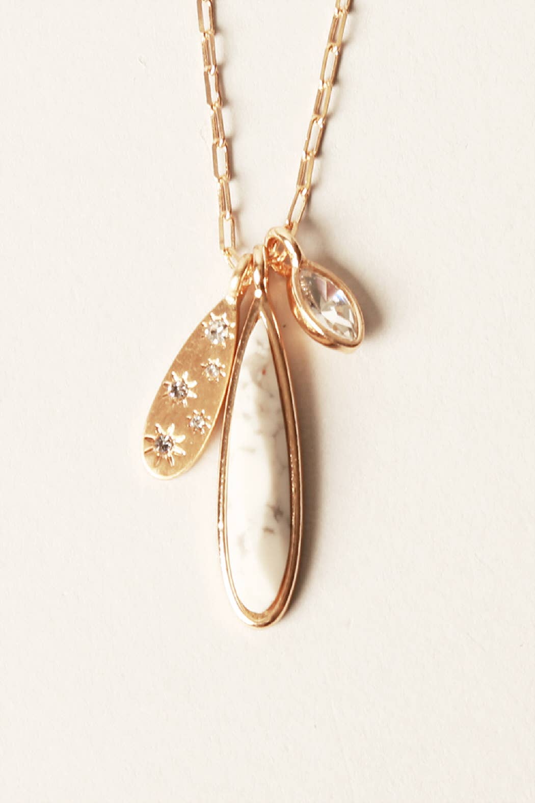 “Semi‑precious stone pendant necklace with burr setting”
“Natural gemstone burr-set pendant on fine chain”
“Minimalist burr-set stone necklace – B7 Boutique”