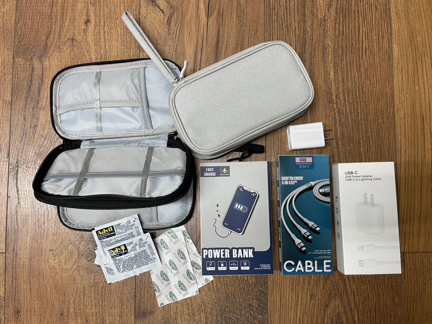 Electronic travel organizer bag open—cables and chargers neatly stored
Front view of closed tech case with zip and handle
Interior mesh pockets and elastic loops organizing charging accessories
Compact organizer pouch held in a hand alongside travel essentials