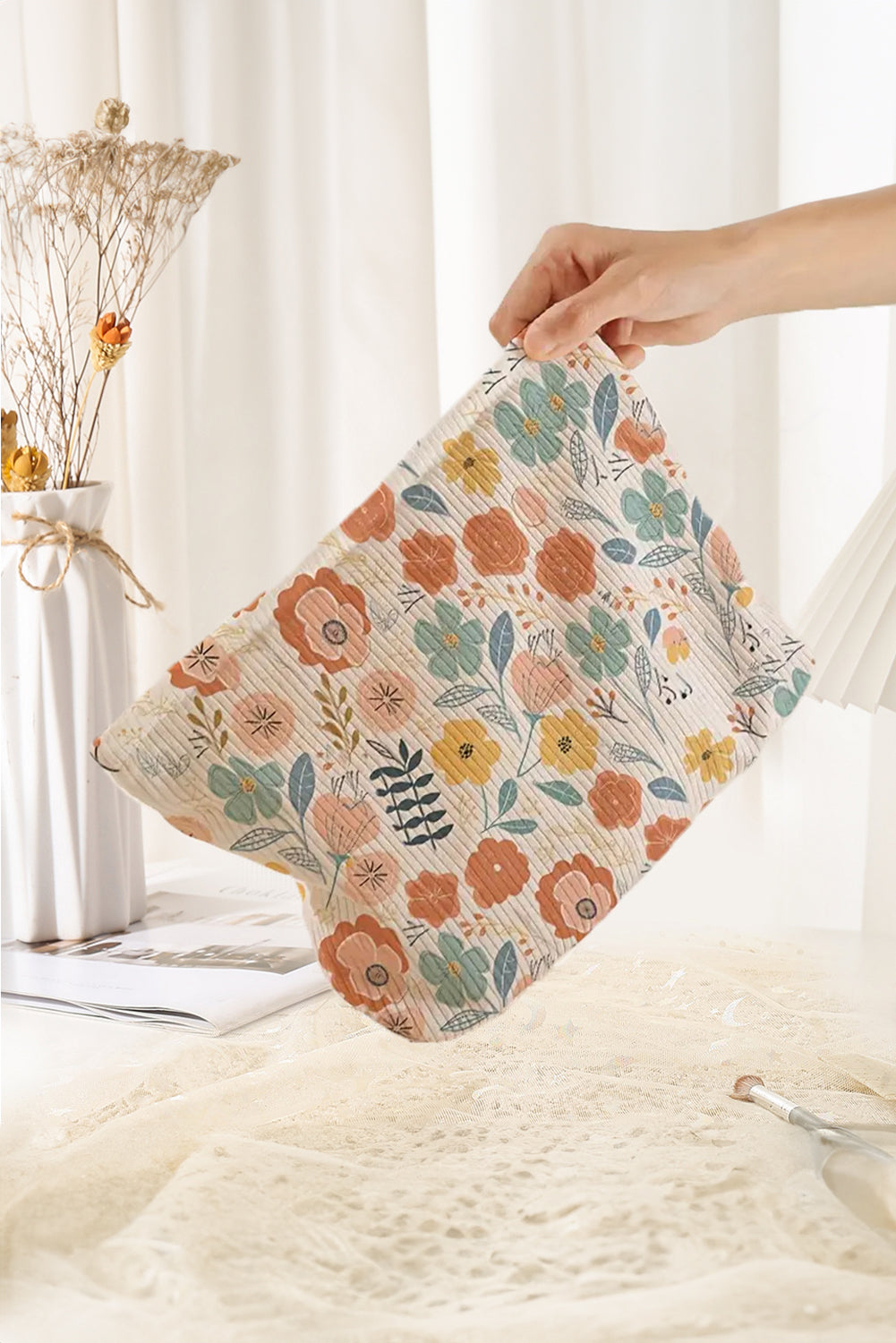 “White floral print corduroy zipper cosmetic bag”
“Botanical zip-up makeup pouch in soft fabric”
“Compact floral makeup bag with corduroy texture – B7 Boutique”