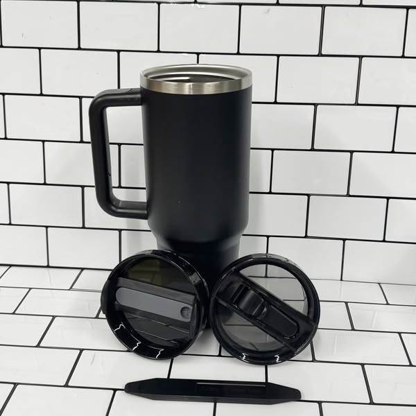 “So Cutie 40 oz cup with two lids and straw”
“Insulated tumbler with handle and interchangeable lids”
“Large reusable 40 oz cup for cold and hot drinks”