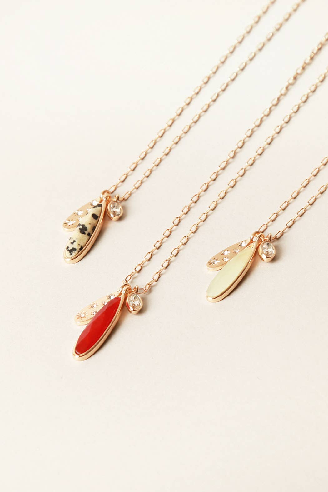 “Semi‑precious stone pendant necklace with burr setting”
“Natural gemstone burr-set pendant on fine chain”
“Minimalist burr-set stone necklace – B7 Boutique”
