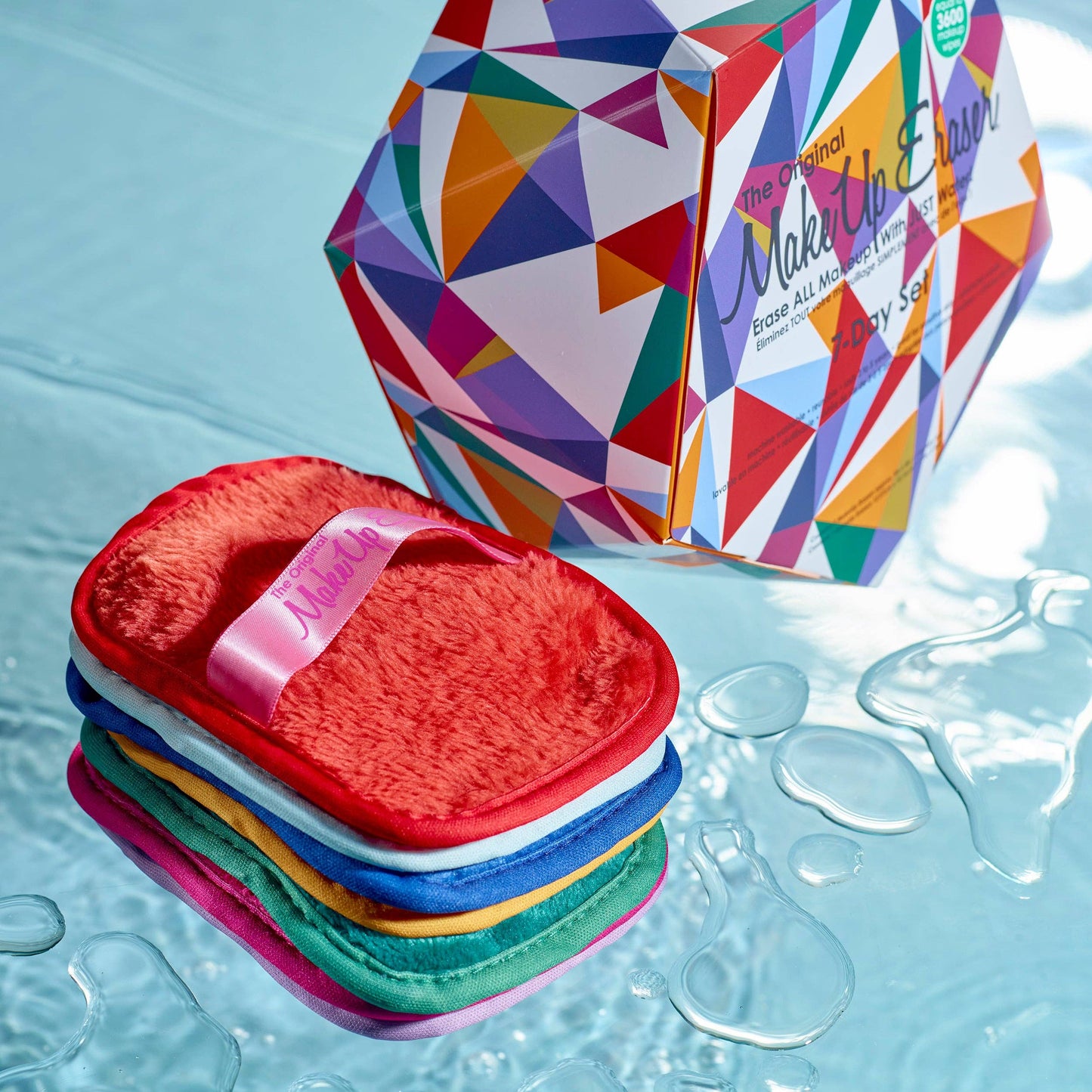 Close-up of vibrant microfiber cloths and travel-friendly laundry bag
Individual makeup remover pads aligned beside packaging
Dual-texture cloth surface visible, showing exfoliating side with tag