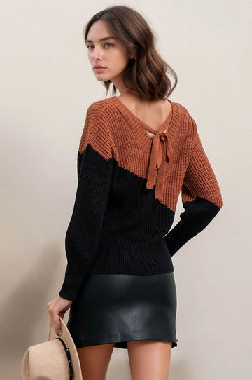 Front view of the Blu Pepper asymmetrical colorblock sweater with V-neck
Close-up of back tie detail & colorblock pattern
Long sleeve view with relaxed fit and knit texture