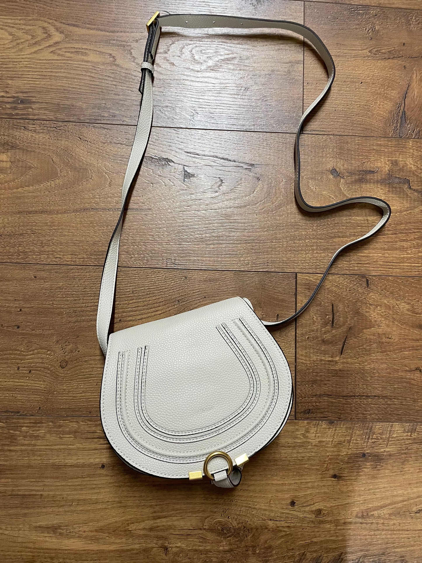 Chole White Purse – Chic Everyday Crossbody Bag with Compartments