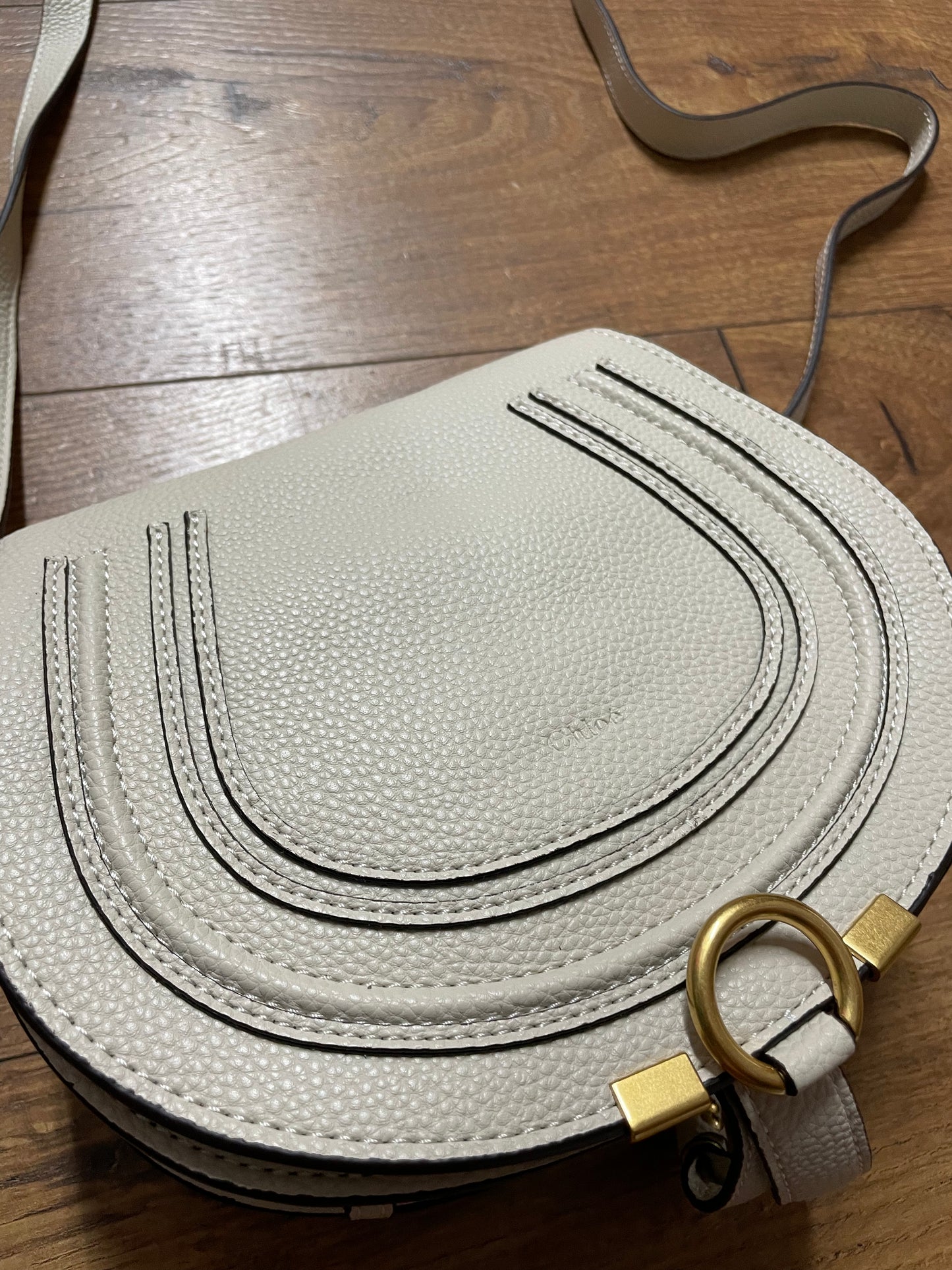 Chole White Purse – Chic Everyday Crossbody Bag with Compartments