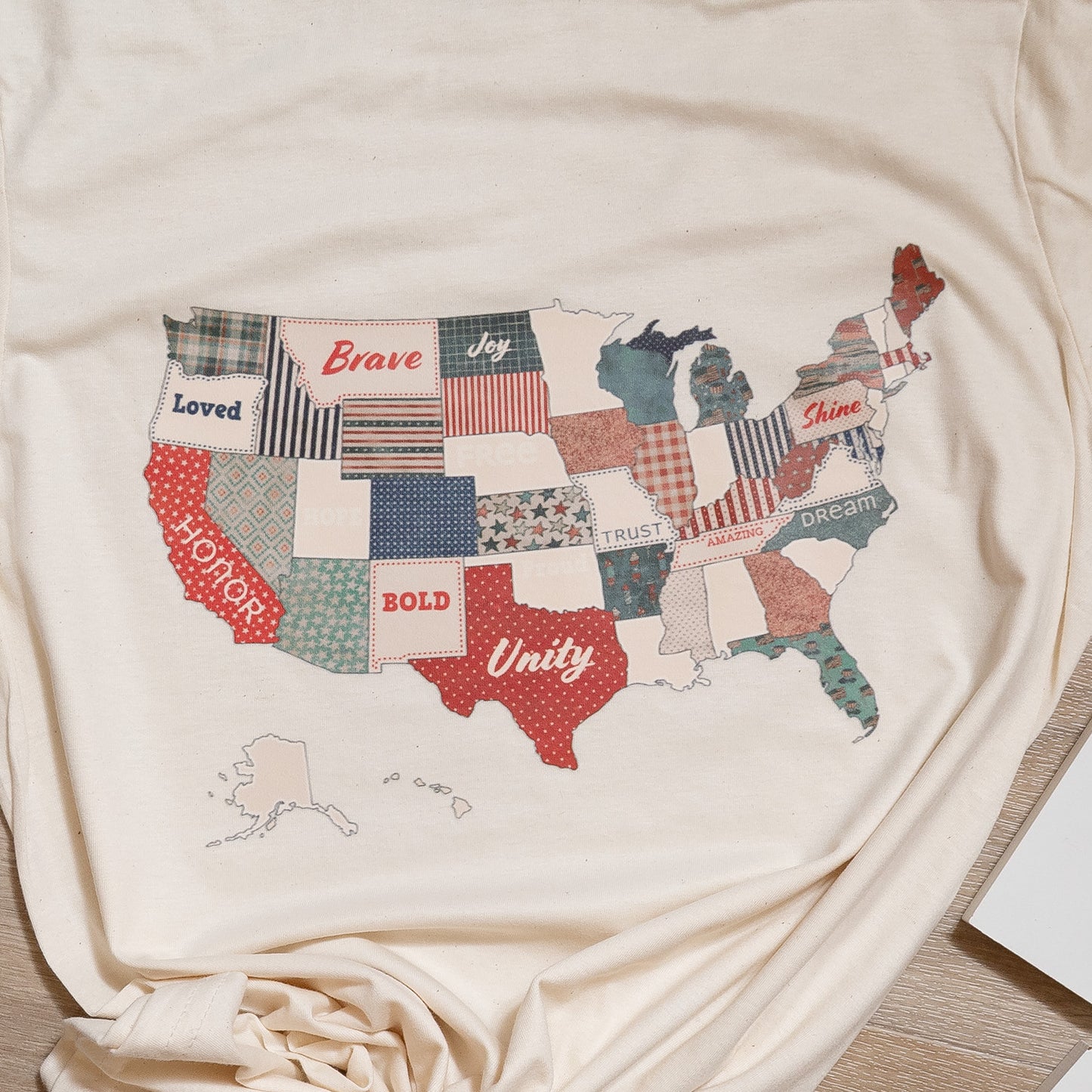 USA Patchwork Map Graphic Tee – Patriotic America T-Shirt with Inspirational Words