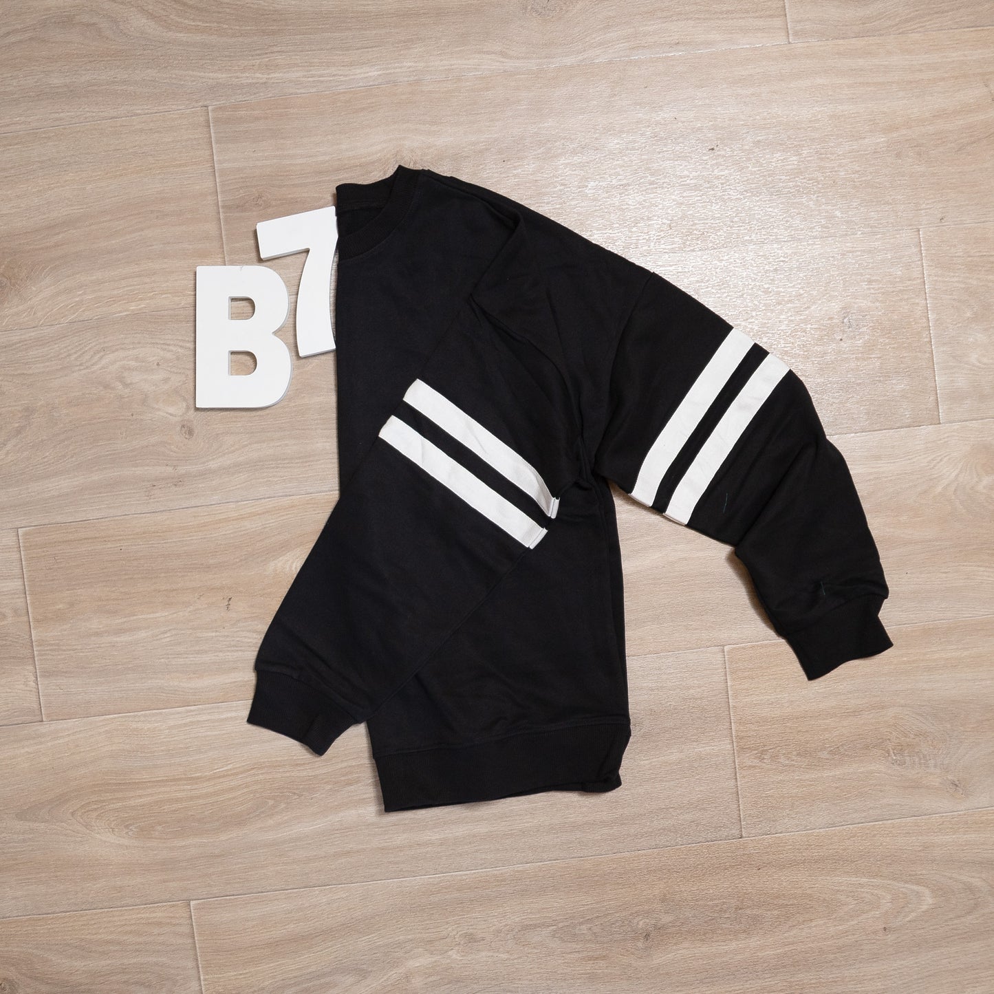 Varsity Striped Oversized Sweatshirt – Drop-Shoulder Casual Pullover