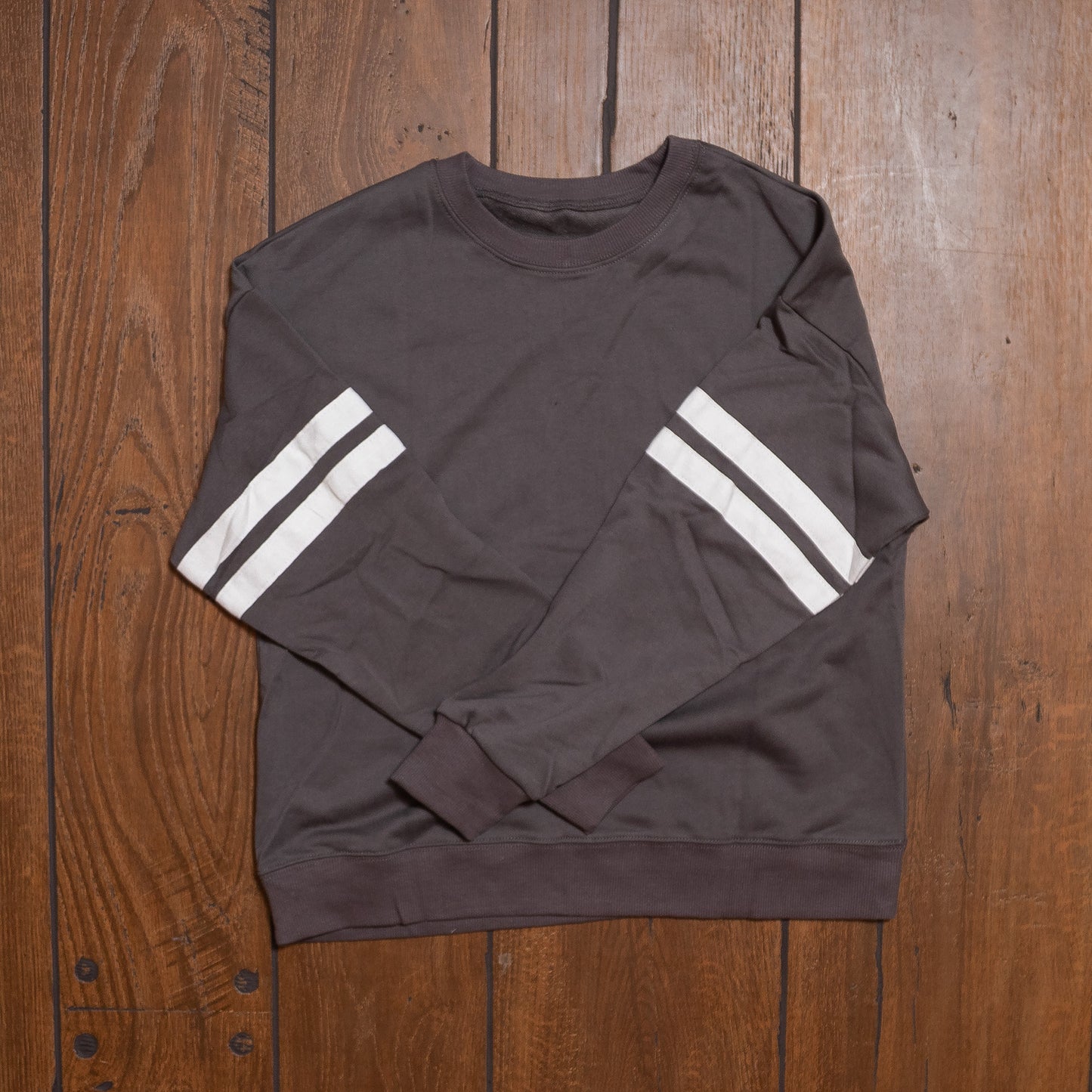 Varsity Striped Oversized Sweatshirt – Drop-Shoulder Casual Pullover