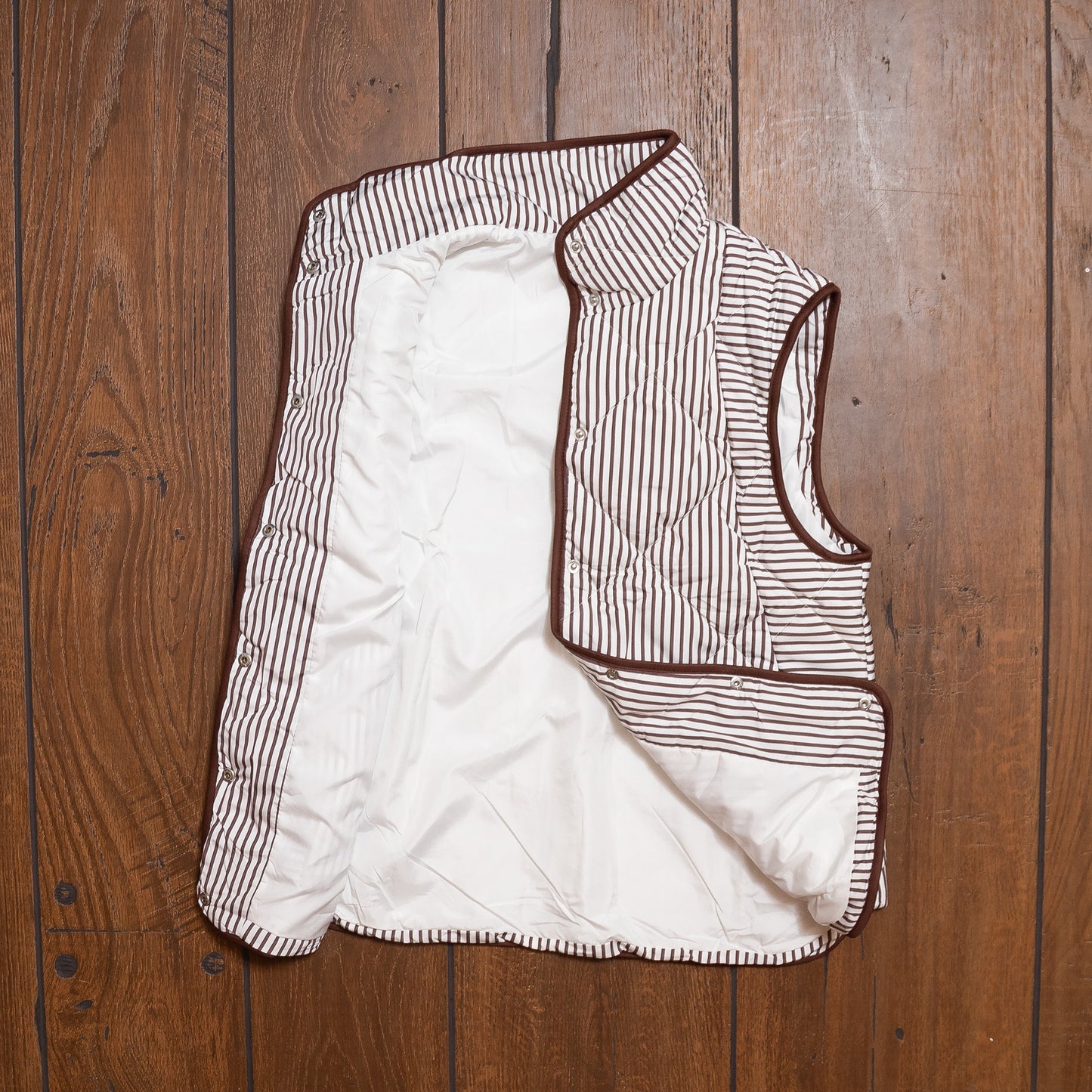 Striped Quilted Puffer Vest with Contrast Trim – Cozy Layering Piece