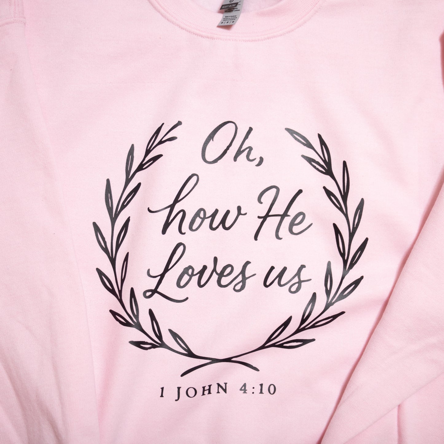 Oh How He Loves Us Christian Crewneck – Bible Verse Sweatshirt (1 John 4:10)