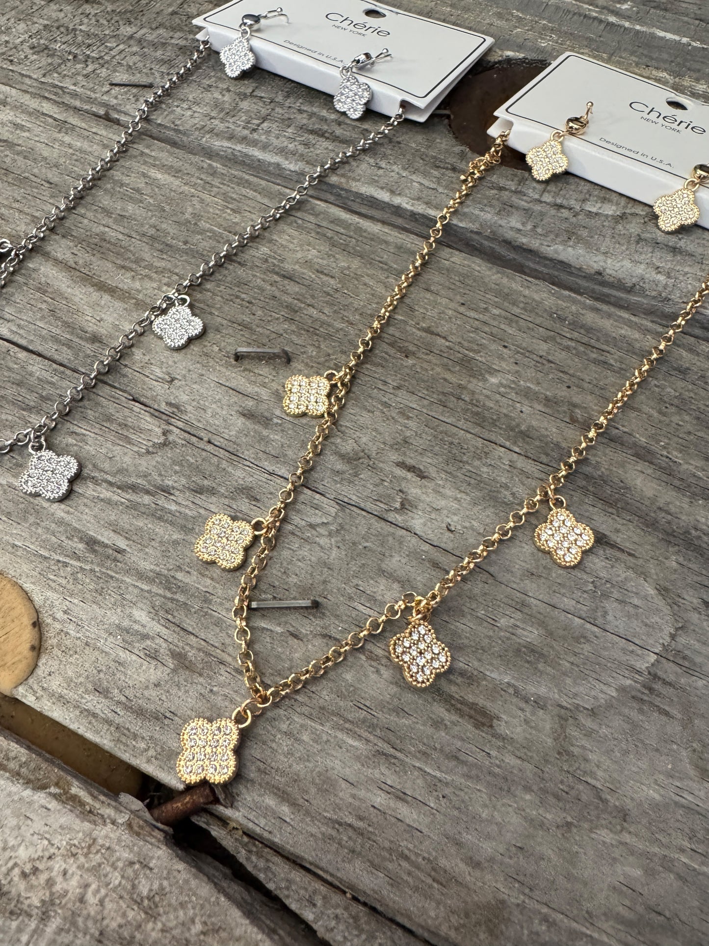 Quatrefoil “Sparkles for Days” Necklace & Earrings Set – Bold, Sparkly & Statement Ready 💫