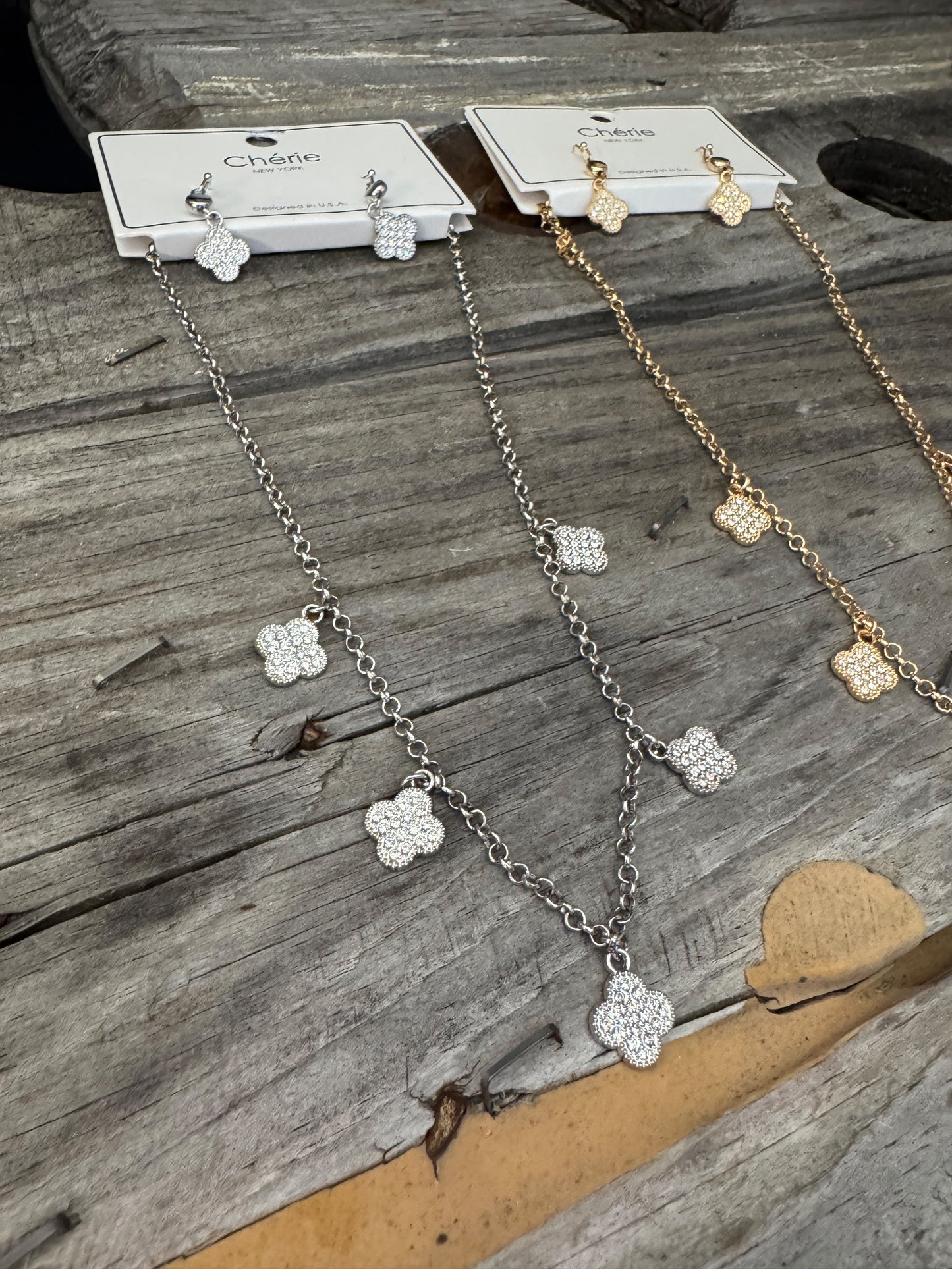 Quatrefoil “Sparkles for Days” Necklace & Earrings Set – Bold, Sparkly & Statement Ready 💫