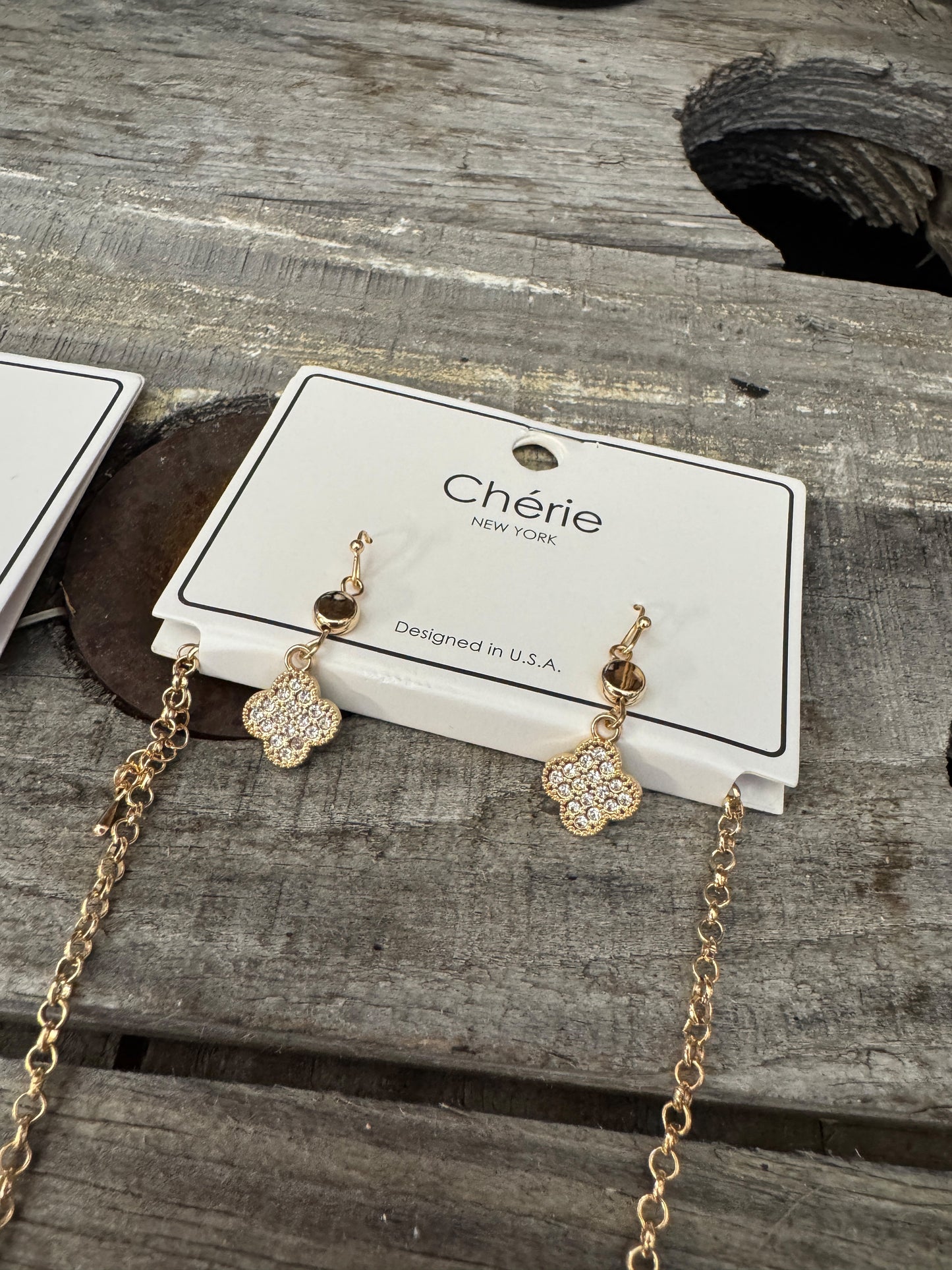 Quatrefoil “Sparkles for Days” Necklace & Earrings Set – Bold, Sparkly & Statement Ready 💫