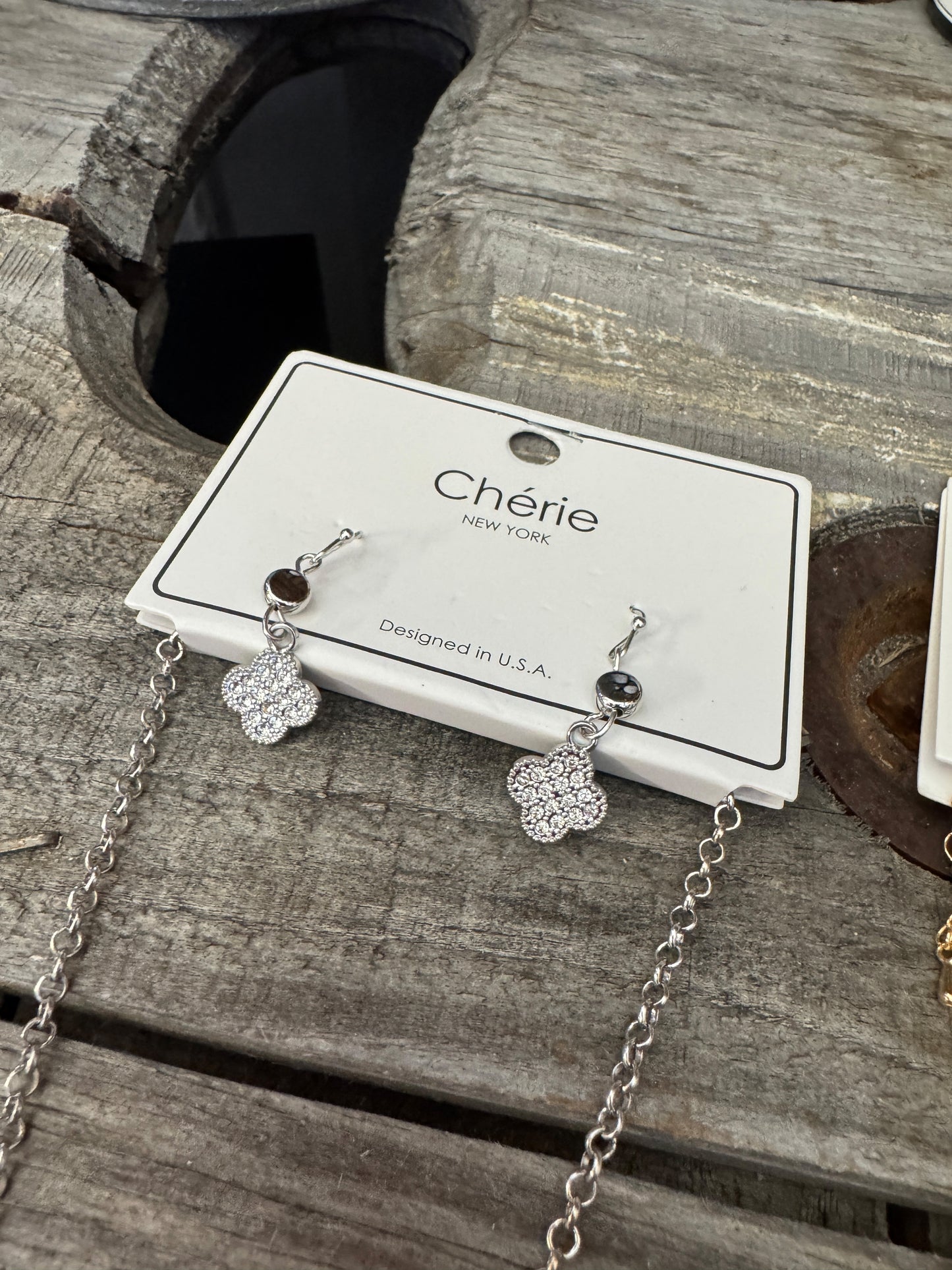 Quatrefoil “Sparkles for Days” Necklace & Earrings Set – Bold, Sparkly & Statement Ready 💫