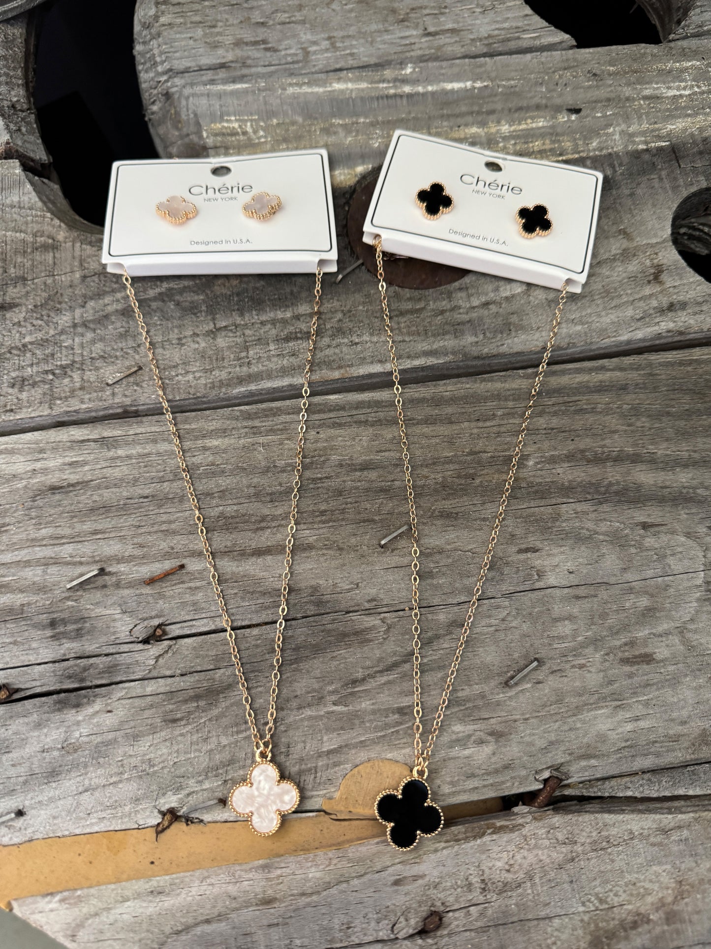 Quatrefoil Elegance Necklace and Earring Set