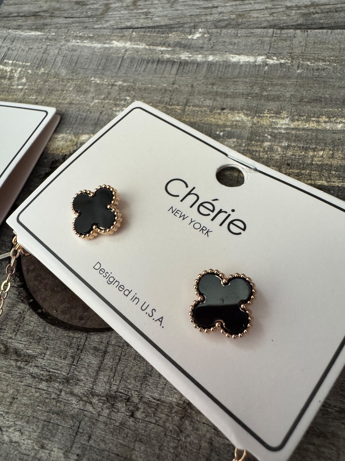 Quatrefoil Elegance Necklace and Earring Set