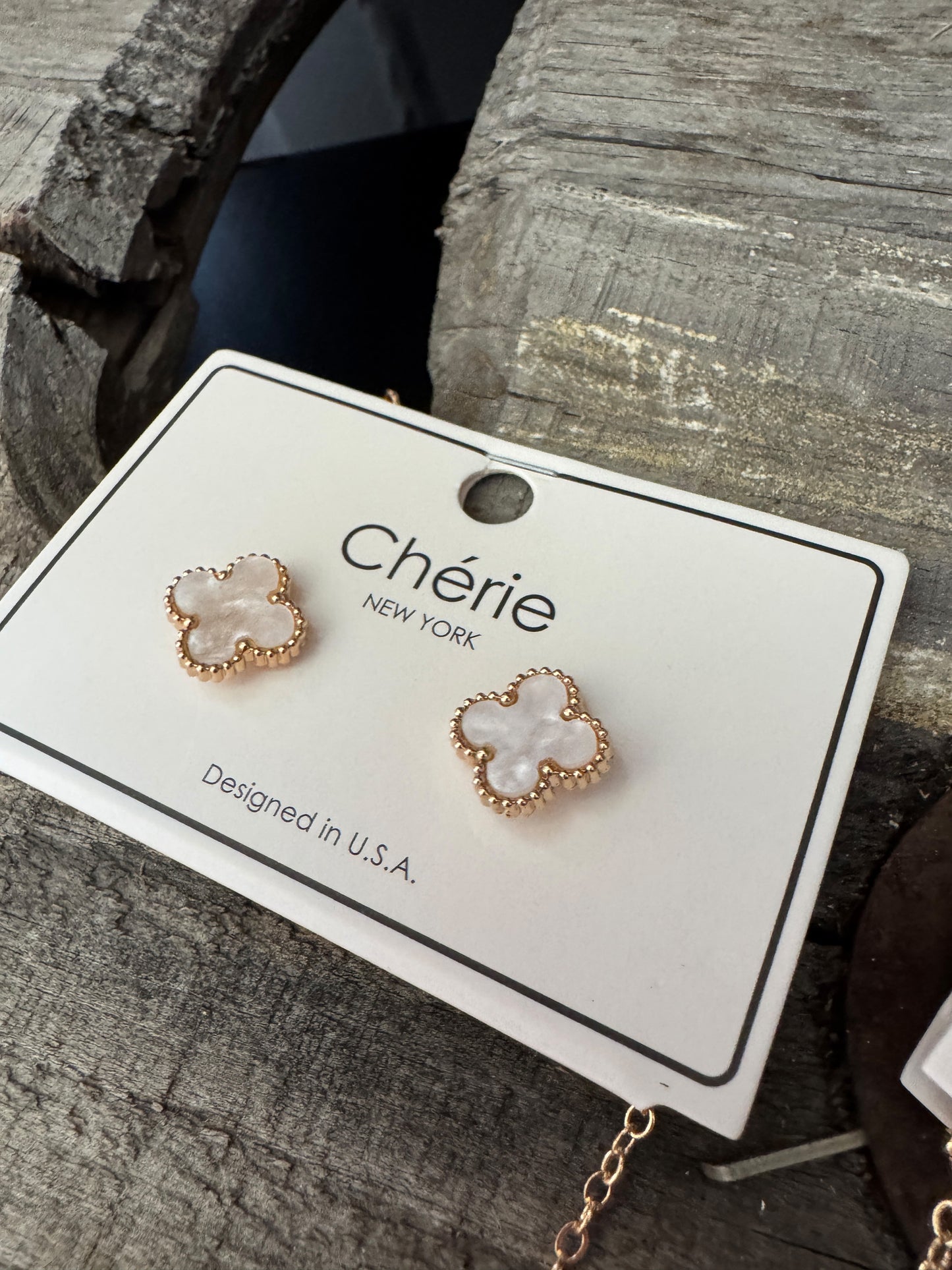 Quatrefoil Elegance Necklace and Earring Set
