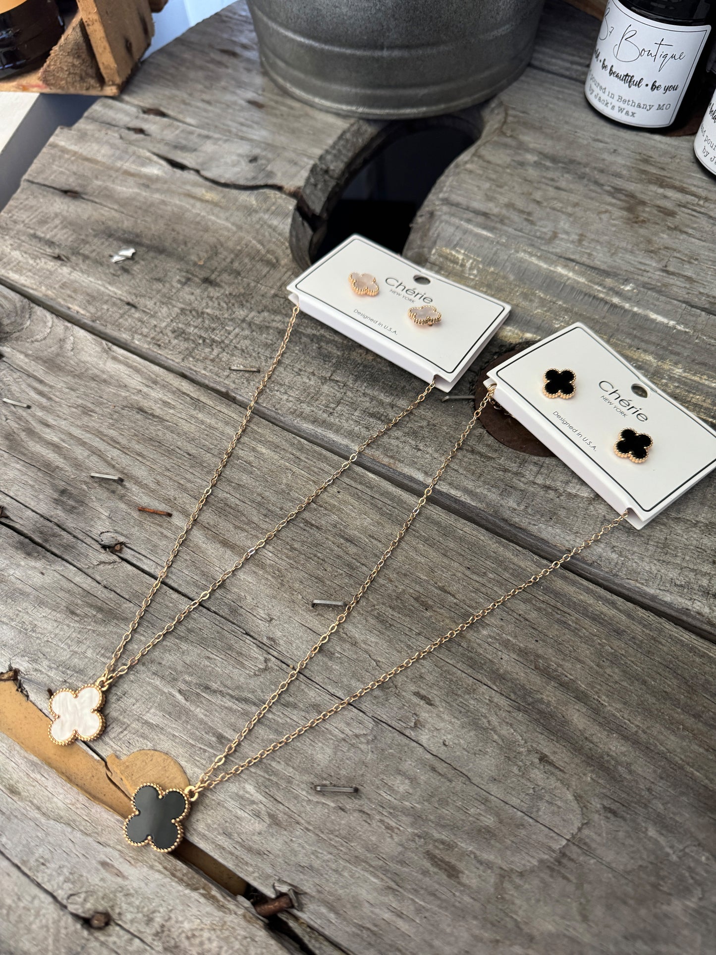 Quatrefoil Elegance Necklace and Earring Set