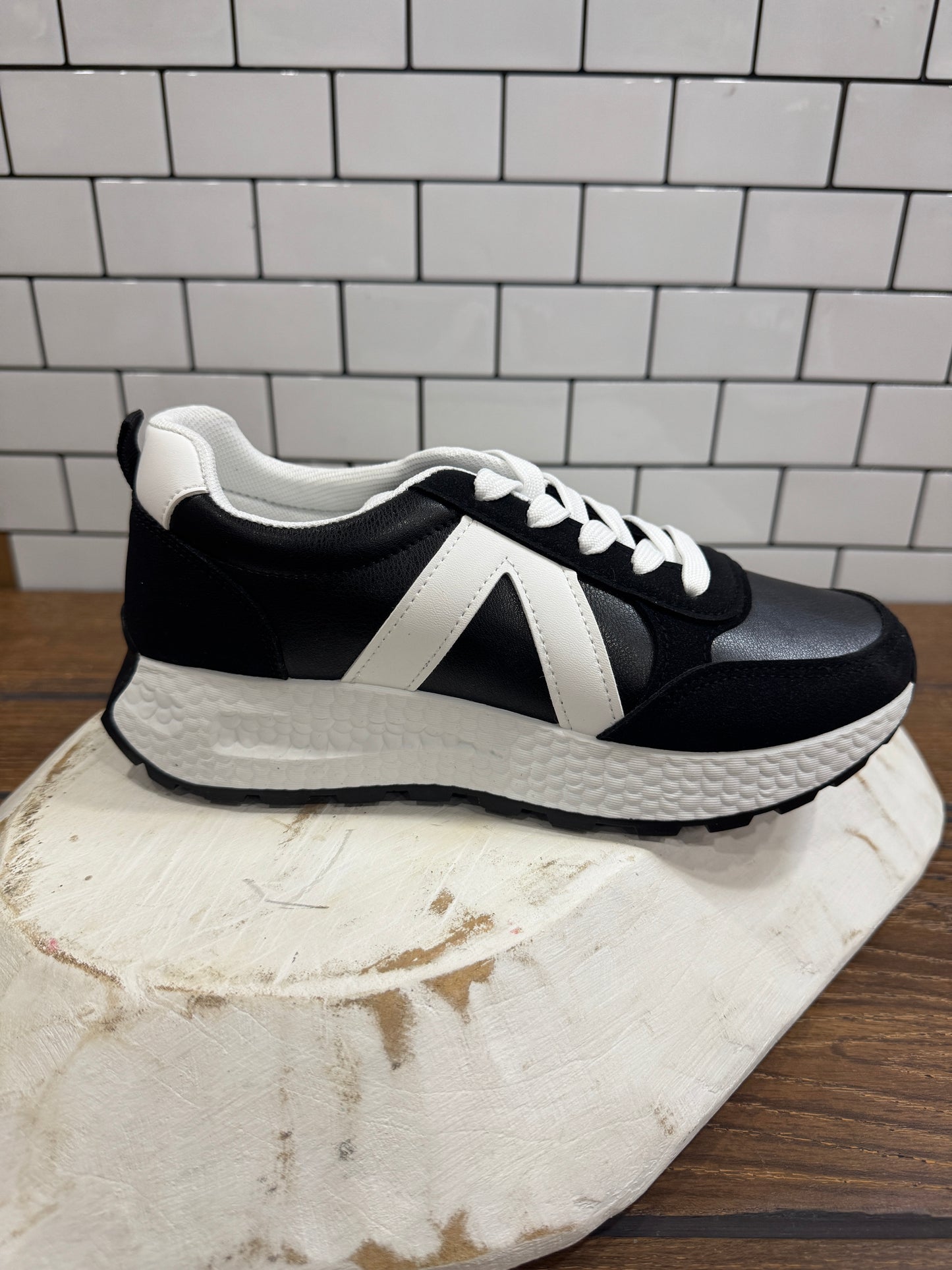 Black and white sporty lace-up sneakers with cushioned sole