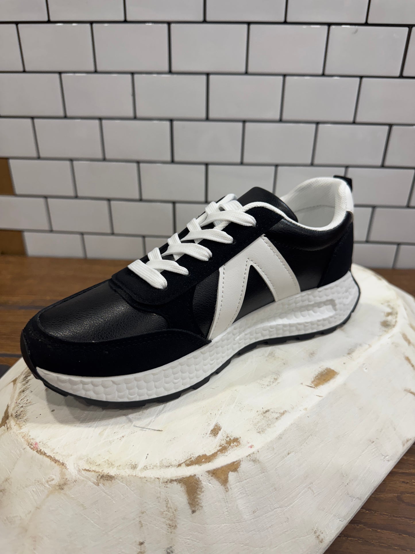 Black and white sporty lace-up sneakers with cushioned sole