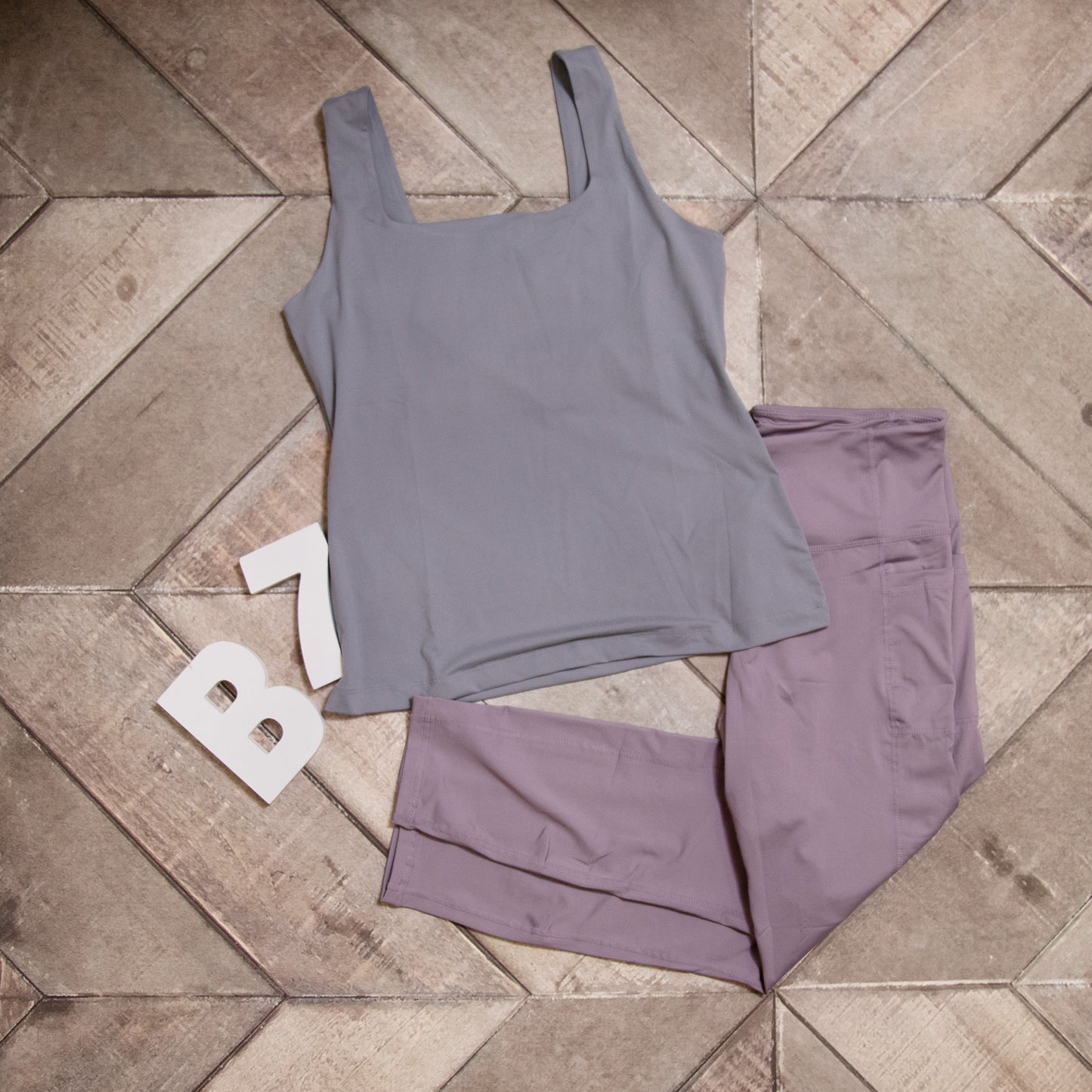 Butter fabric square neckline sleeveless tank in plus size
Buttery-soft tank top with clean square neckline
Plus-size body-fitting tank with stretch and style – B7 Boutique