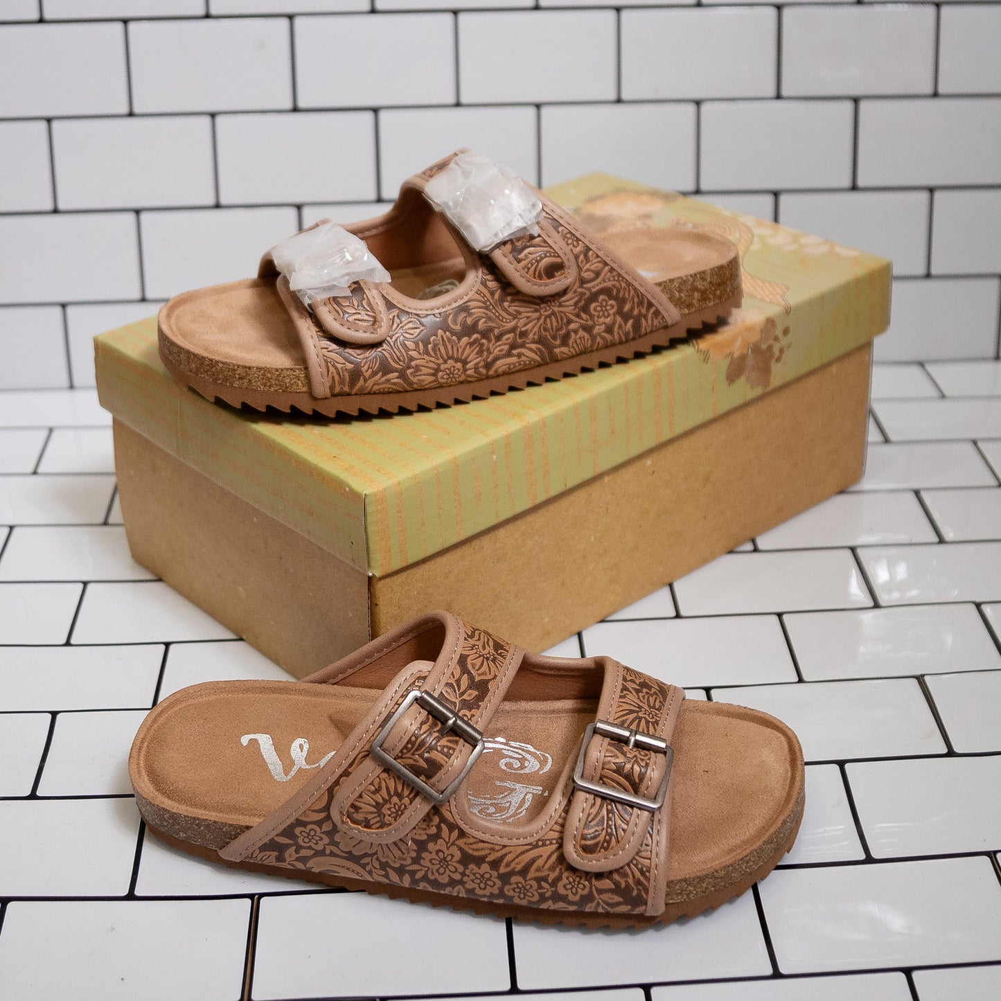 “Very G Berry 4 Sandals TikTok viral comfort style”
“Adjustable buckle strap sandals by Very G”
“Women’s casual summer sandals in multiple colors”