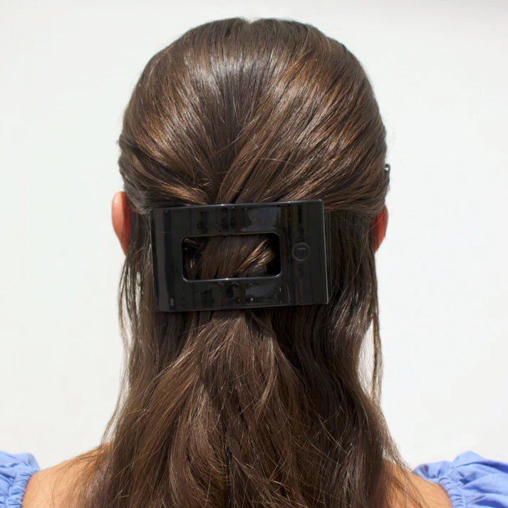 “Medium TELETIES flat rectangle hair clip for thick hair”
“Flat-back no-snag hair clip in stylish neutral”
“Comfortable claw clip with strong grip by TELETIES”