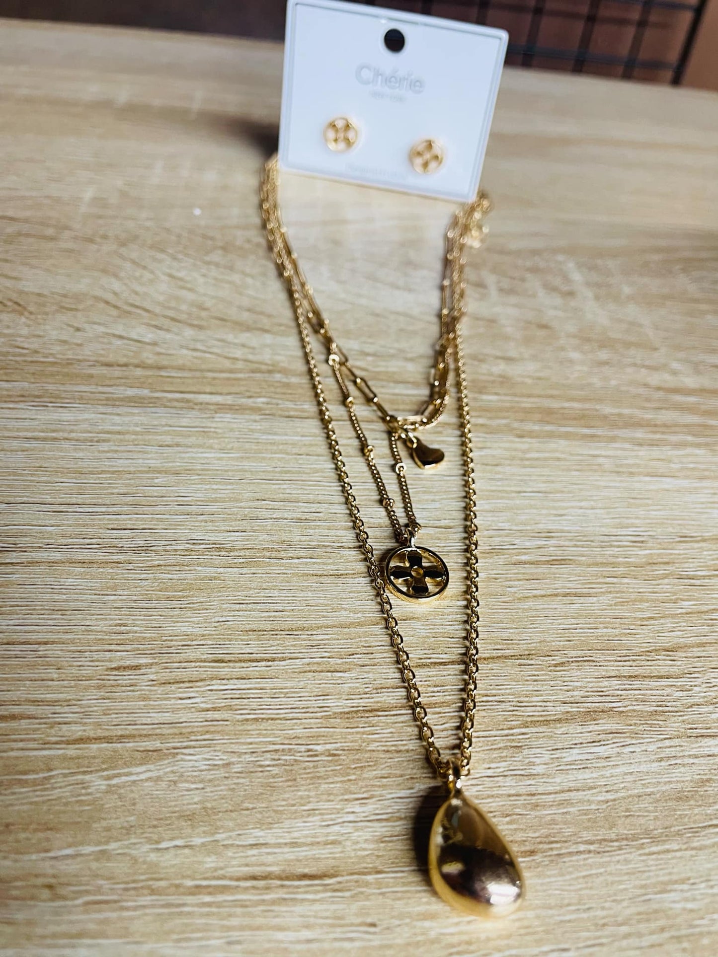 “Layers for Days necklace and earring set – Tear Drop style”
“Layered necklace with matching Leafy Chain earrings”
“Big Paper Clip layered necklace and earring duo, no-tarnish”