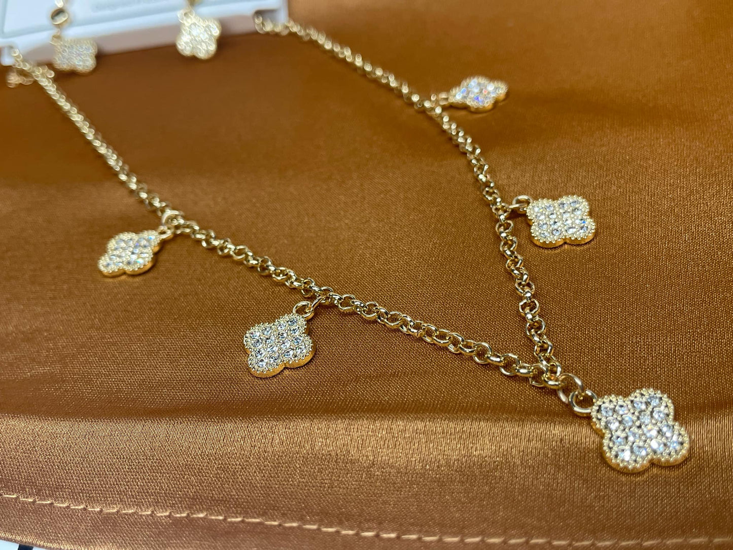 Quatrefoil “Sparkles for Days” Necklace & Earrings Set – Bold, Sparkly & Statement Ready 💫