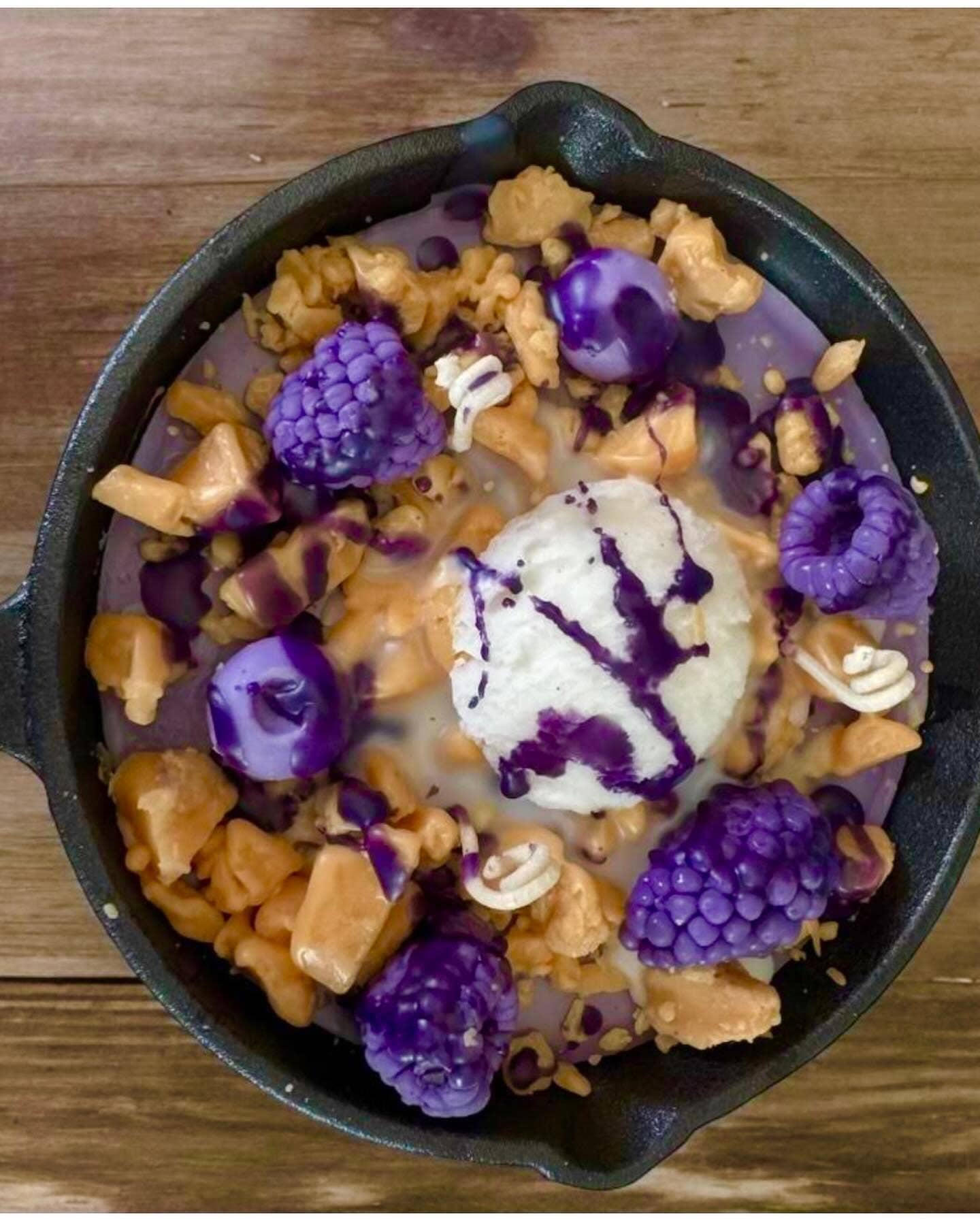 Wild Berry Cheesecake Skillet Candle – 3-Wick Dessert Candle