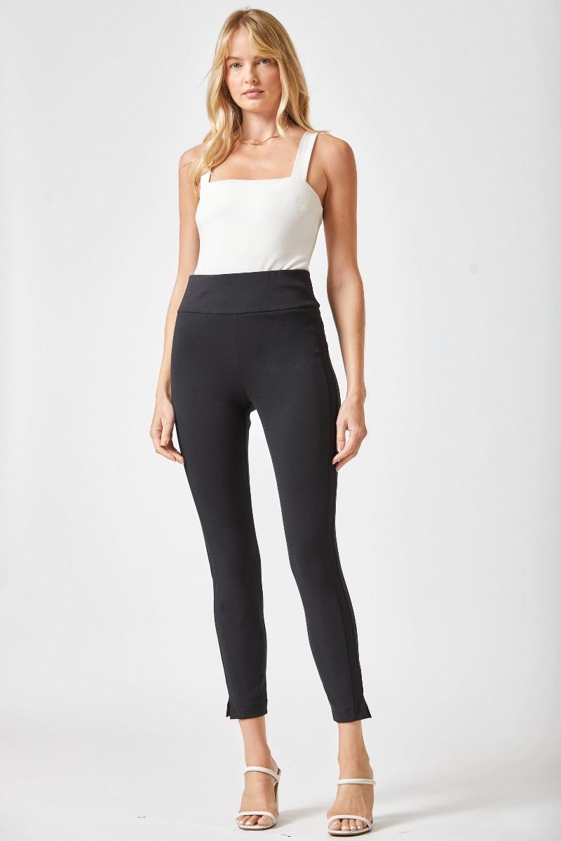 “Dear Scarlett Magic high-rise skinny leg bottoms in soft ponte”
“Tummy-control skinny pants with pull-on style”
“Structured magic skinny leg bottoms by Dear Scarlett”