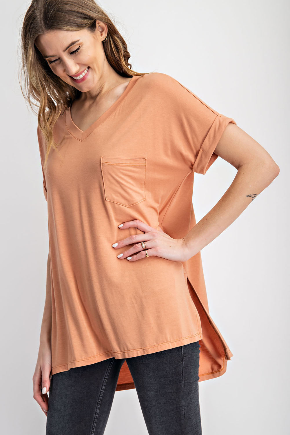 V NECK BASIC HIGH-LOW HEM TOP Rae Mode.