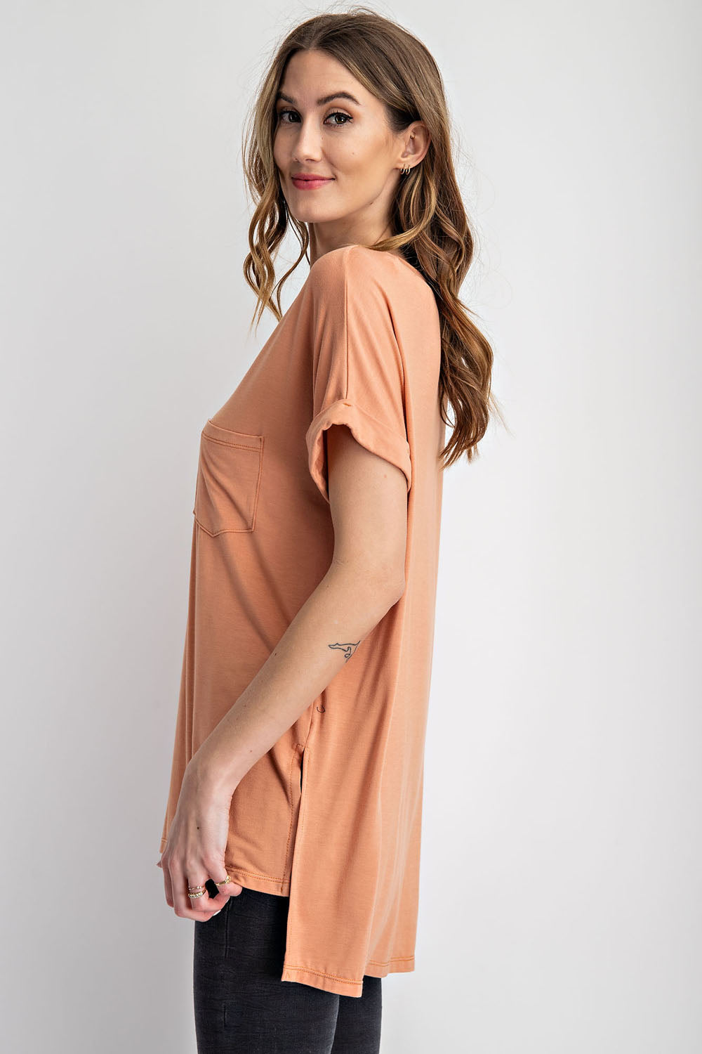 V NECK BASIC HIGH-LOW HEM TOP Rae Mode.