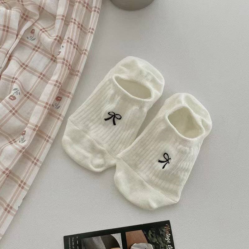 Ladies Cartoon Bow Knit Boat Socks – Cute, Comfy & Totally Bow-tiful! 🎀