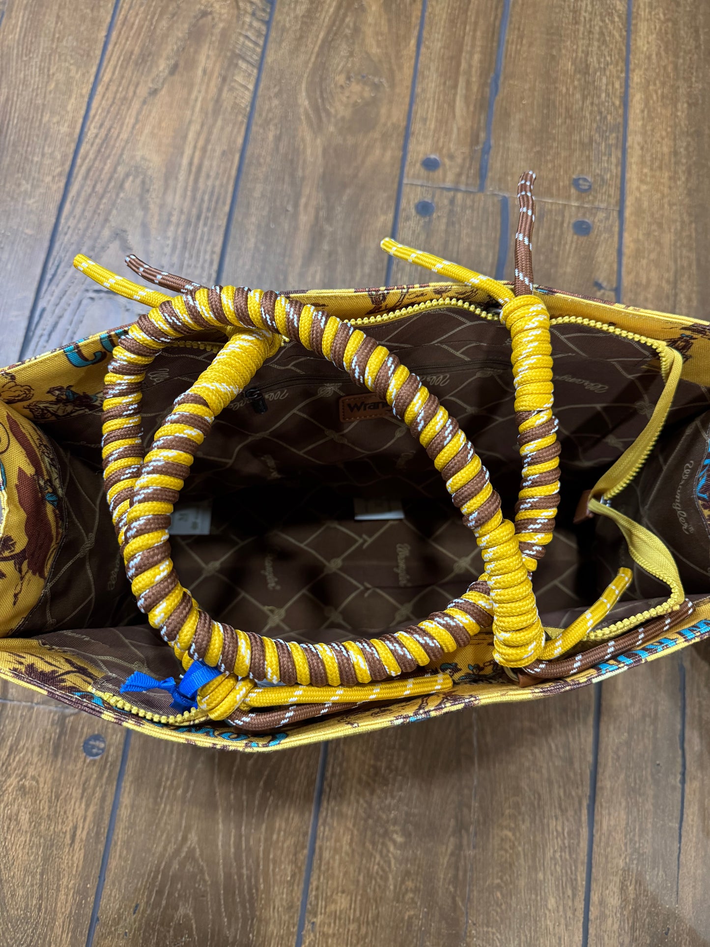 Wrangler Cowboy Dual‑Sided Print Canvas Wide Tote – Western Graphics, Wide Comfort, Beige & Yellow Vibes 🤠