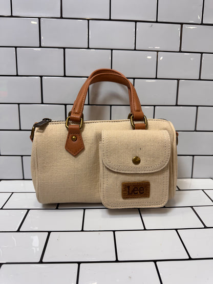 “Lee denim canvas bag with durable straps”
“Casual denim-inspired tote bag for everyday use”
“Spacious blue denim canvas bag with sturdy design”