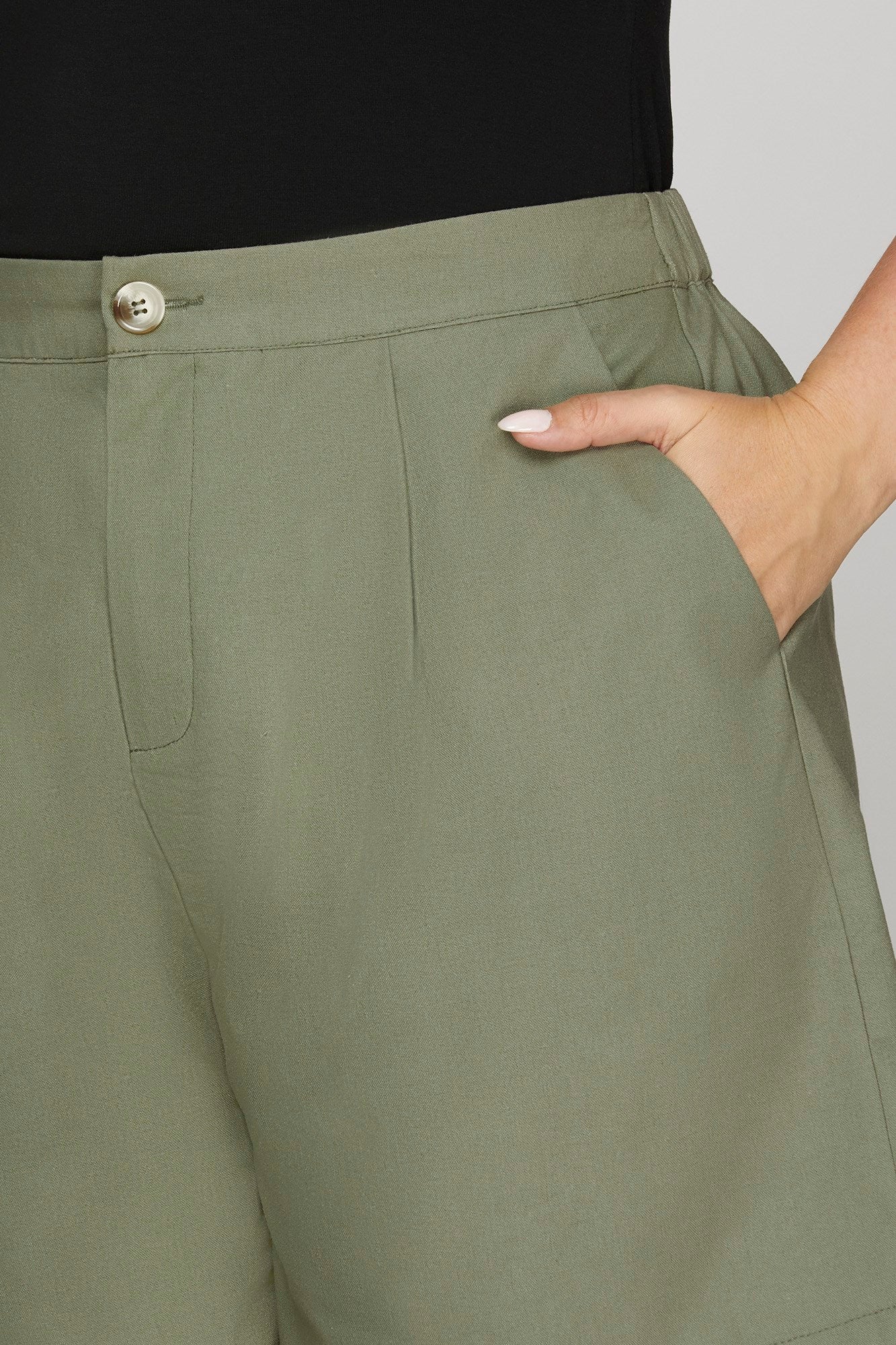 PLUS - BACK ELASTIC WAIST SHORTS WITH POCKETS BY SHEANDSKY