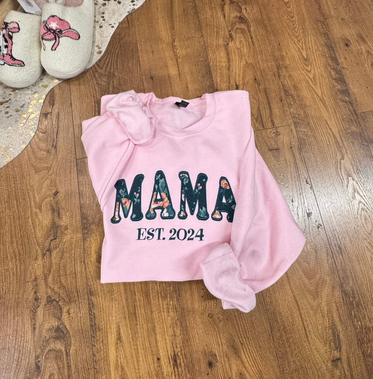 Mama Est. 2024 Sweatshirt – Floral Letter Print New Mom Gift