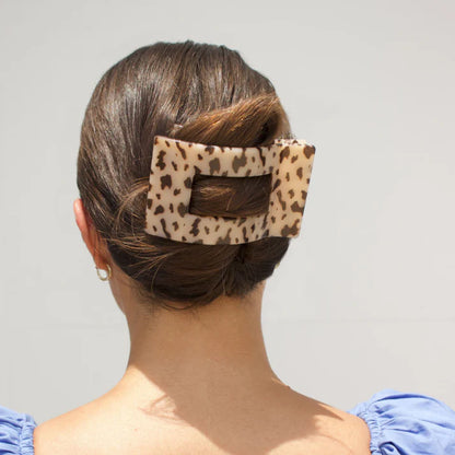 “TELETIES large flat rectangle clip for thick hair”

“No-snag hair clip with strong hold for long hair”

“Flat-back comfortable claw clip by TELETIES”

