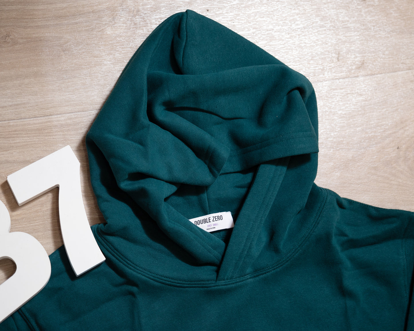 Essential Comfort Hoodie with Kangaroo Pocket – Relaxed Fit, Casual Chic