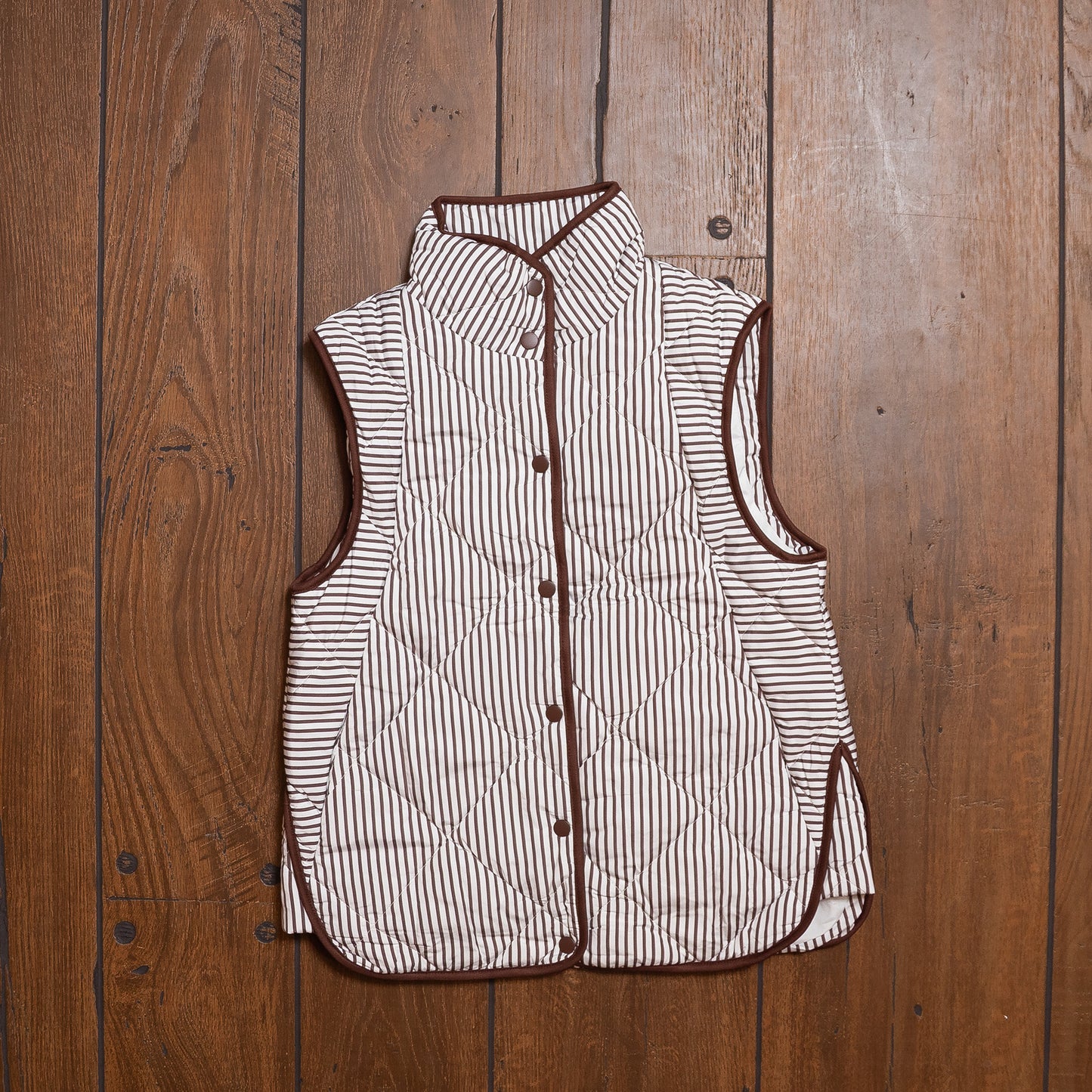 Striped Quilted Puffer Vest with Contrast Trim – Cozy Layering Piece