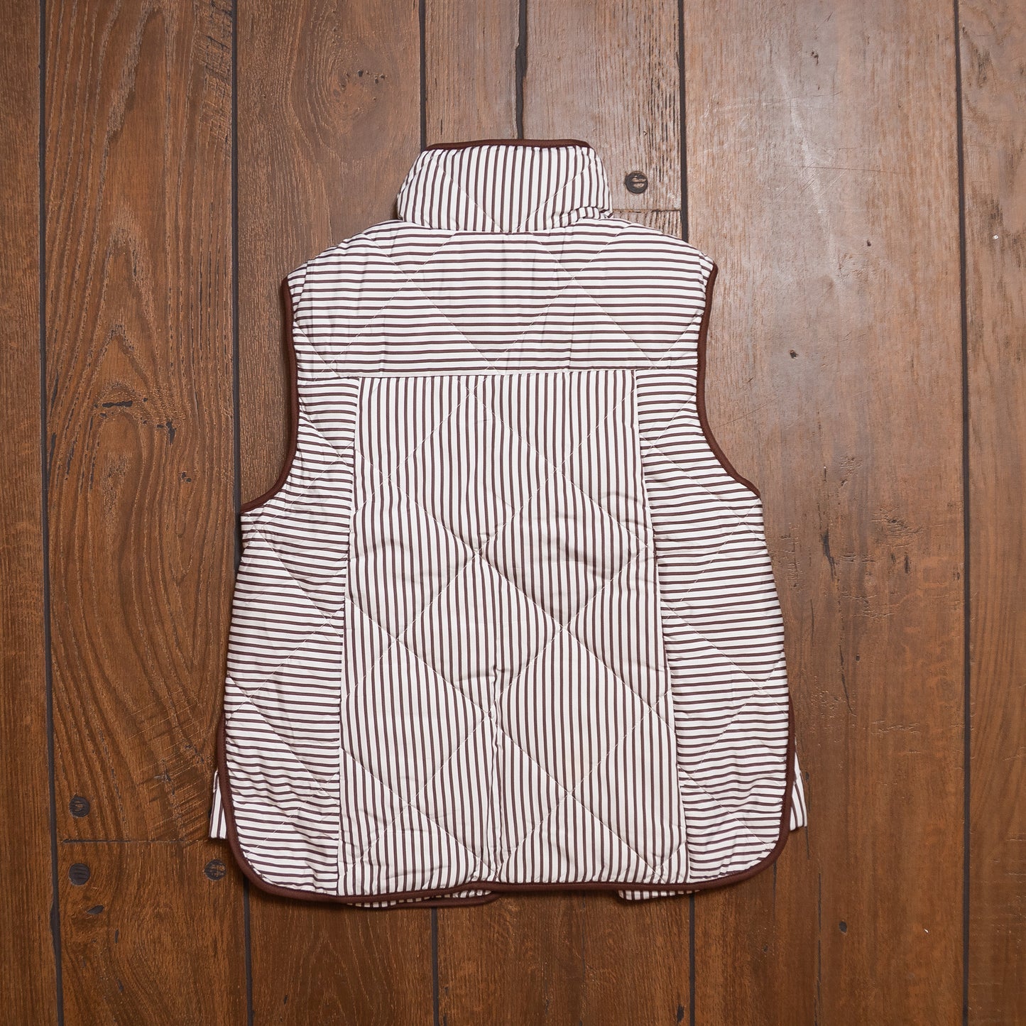 Striped Quilted Puffer Vest with Contrast Trim – Cozy Layering Piece