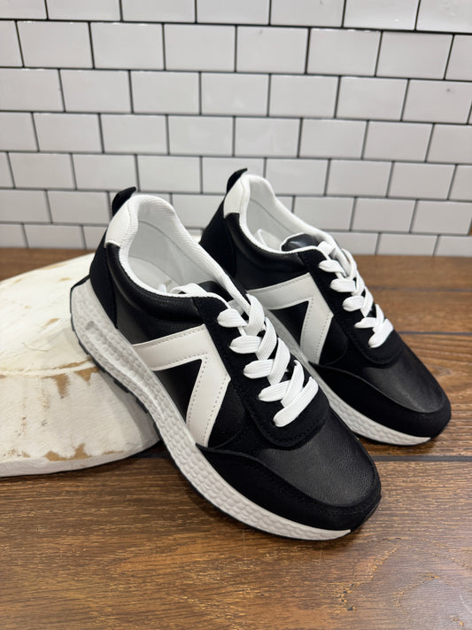 Black and white sporty lace-up sneakers with cushioned sole