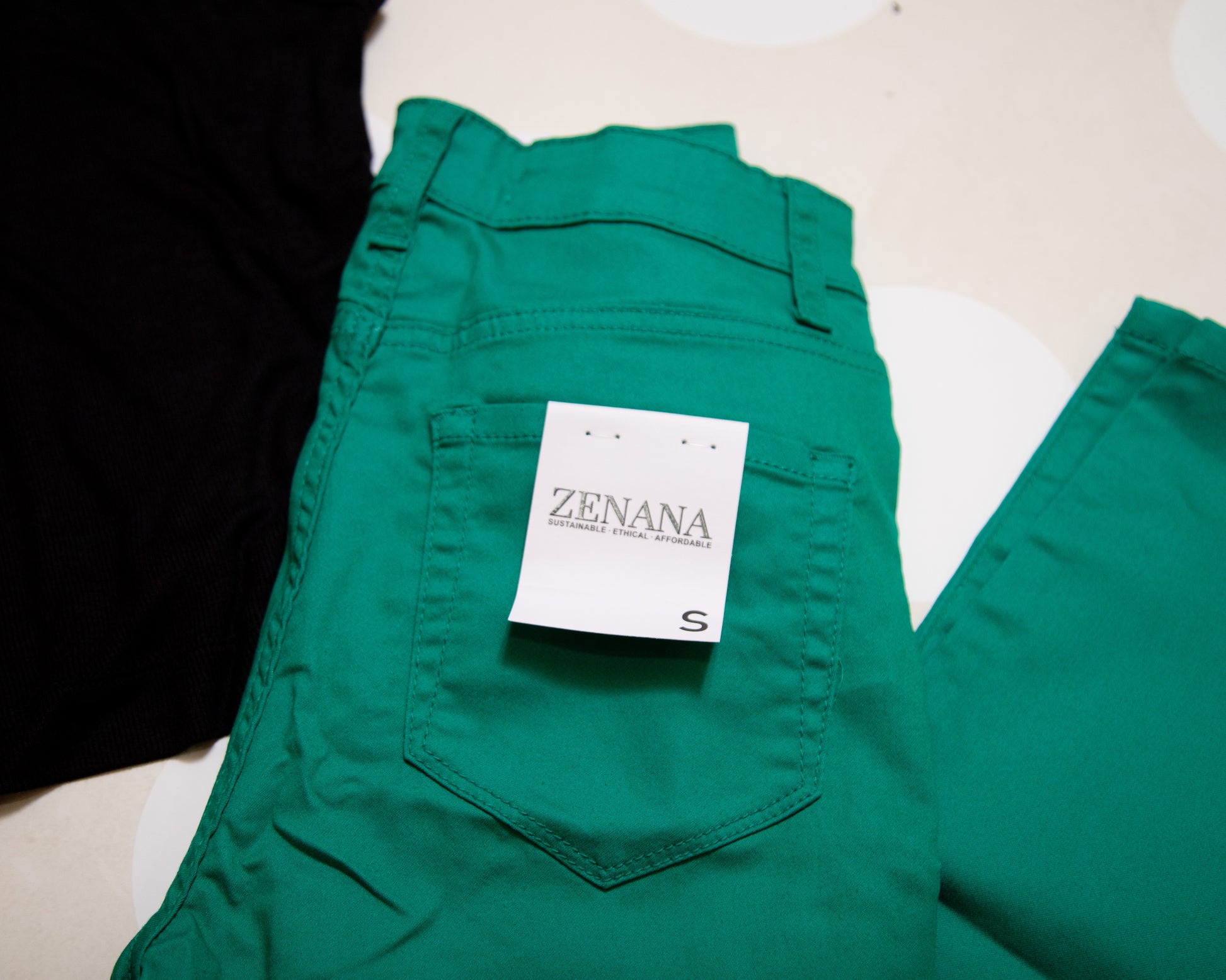 Boutique women’s colored jeans – skinny fit