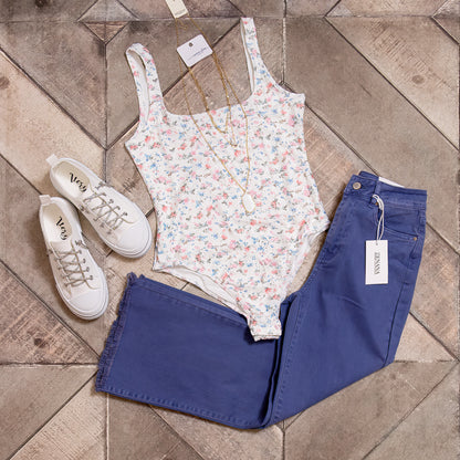 White Floral Textured Bodysuit – Square Neck Sleeveless Fit