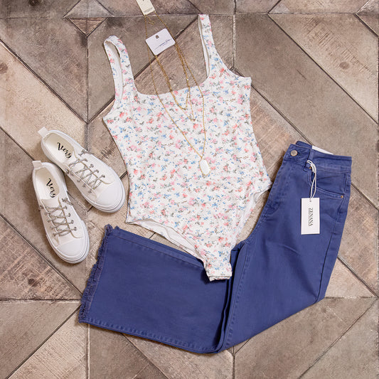 White Floral Textured Bodysuit – Square Neck Sleeveless Fit