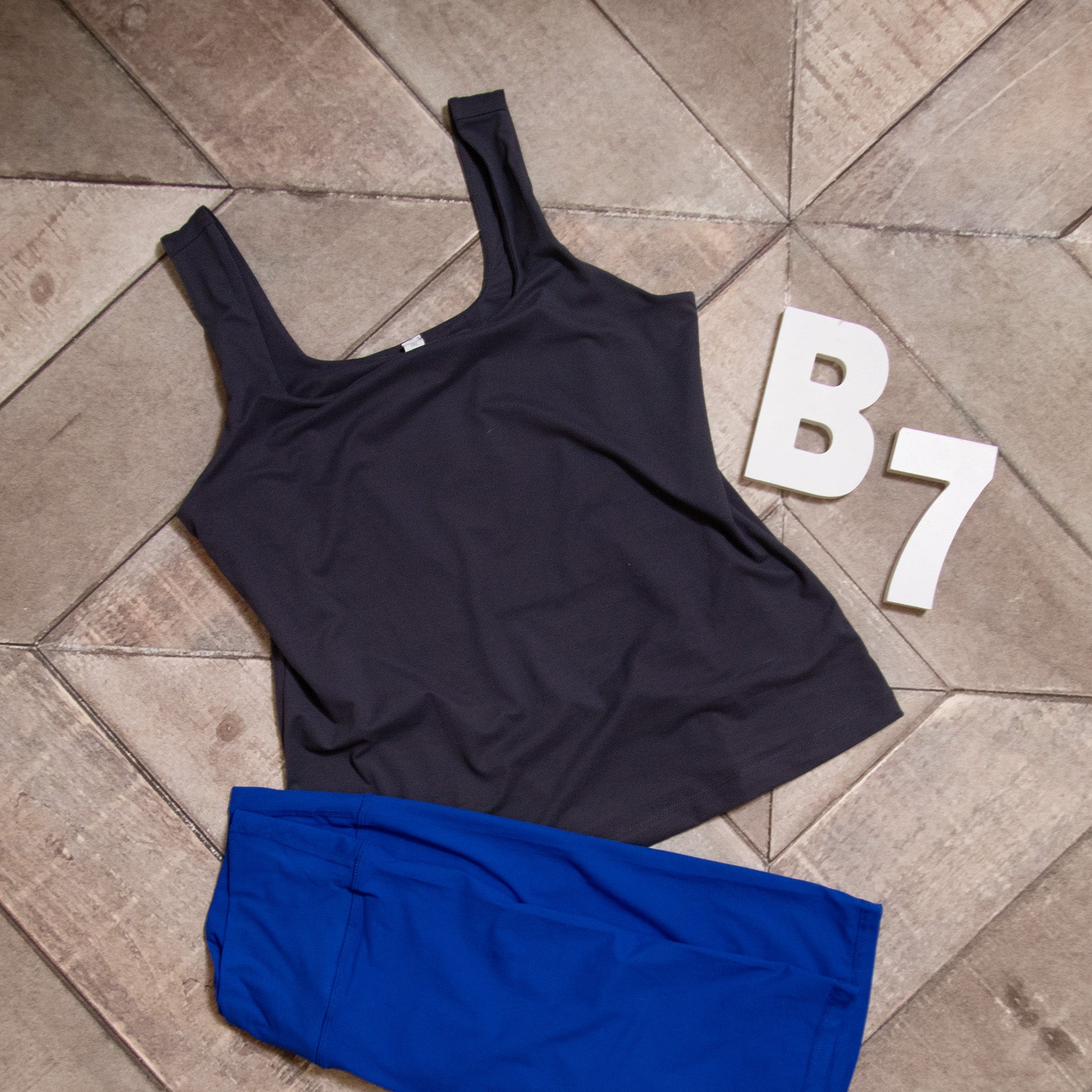 Butter fabric square neckline sleeveless tank in plus size

Buttery-soft tank top with clean square neckline

Plus-size body-fitting tank with stretch and style – B7 Boutique