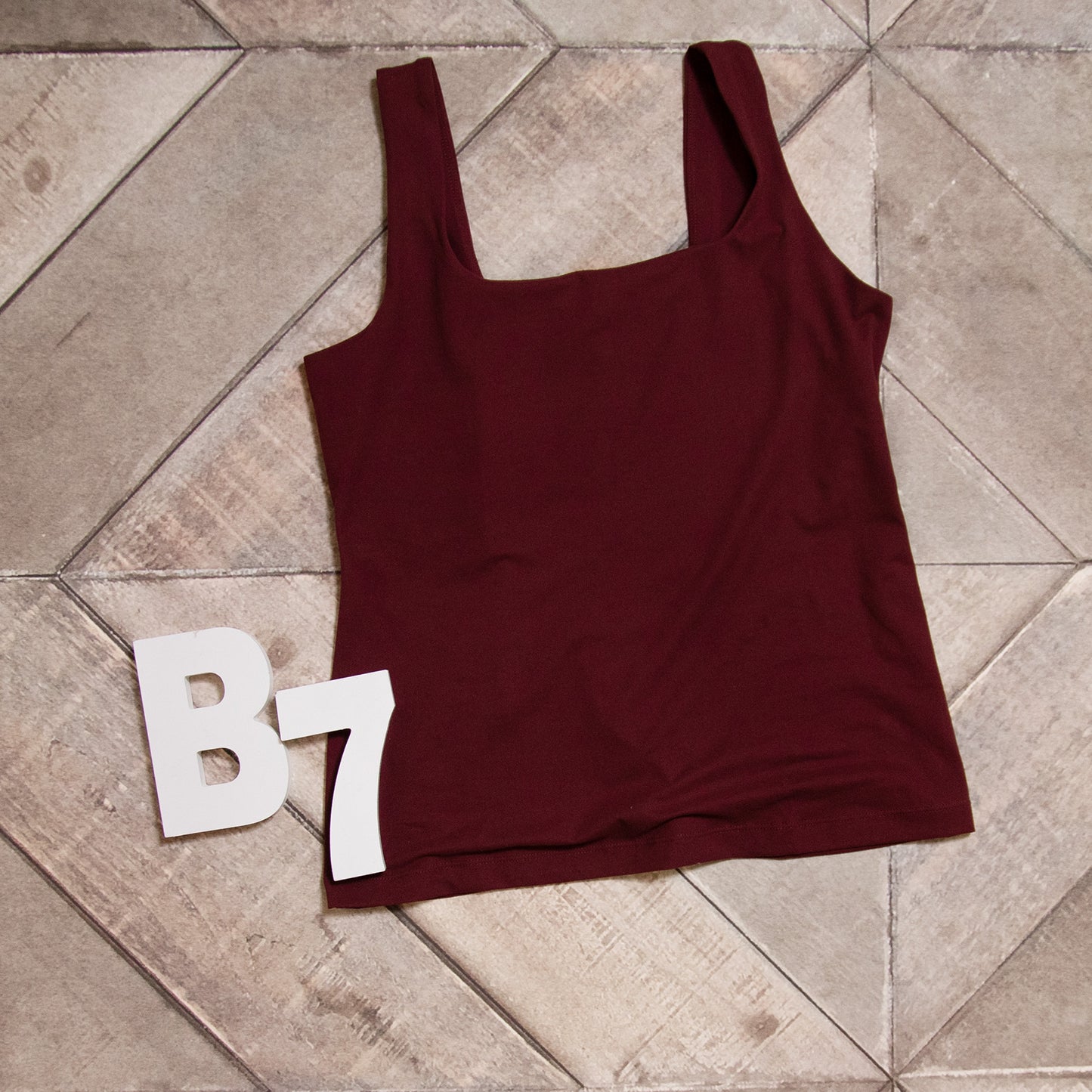 Butter fabric square neckline sleeveless tank in plus size

Buttery-soft tank top with clean square neckline

Plus-size body-fitting tank with stretch and style – B7 Boutique