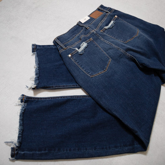 Judy Blue High-Waisted Vintage Frayed-Hem Bootcut Jeans – Retro Edge Meets Flattery