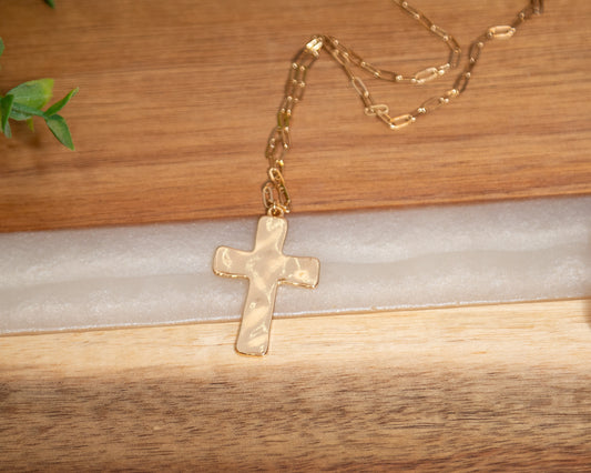 ✨ Faith & Shine Necklace – Gold Hammered Cross Pendant on Paperclip Chain